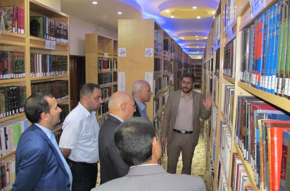 وفد من جمعية الهلال الأحمر العراقي يزور مكتبة الروضة الحيدرية