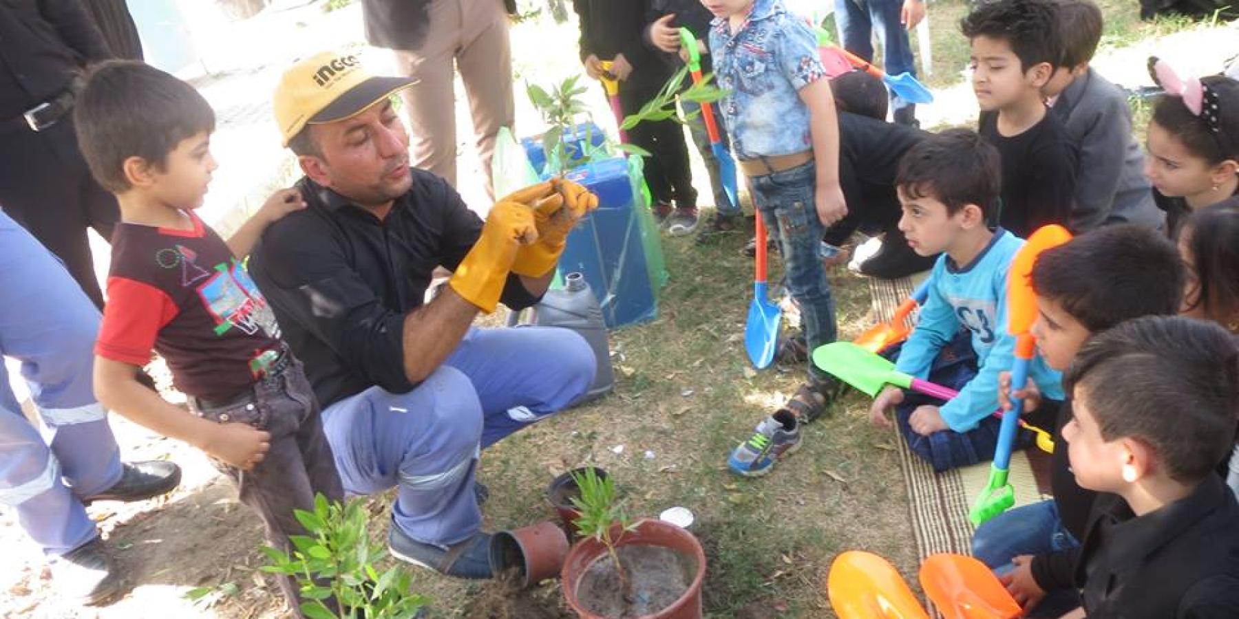 روضة أحباب الأمير (ع)  تنظم ورشة عمل كيفية الحفاظ على البيئة والعناية بالحدائق والمزروعات لأطفال الرياض